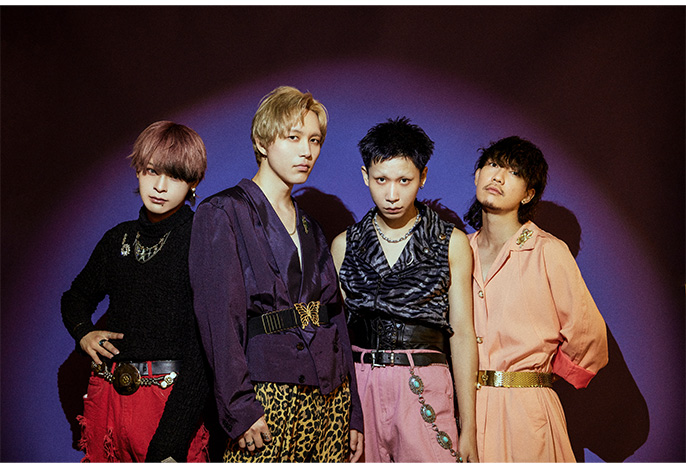 猫背のネイビーセゾン